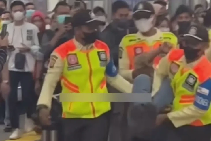 Pencopet Wanita Tertangkap...