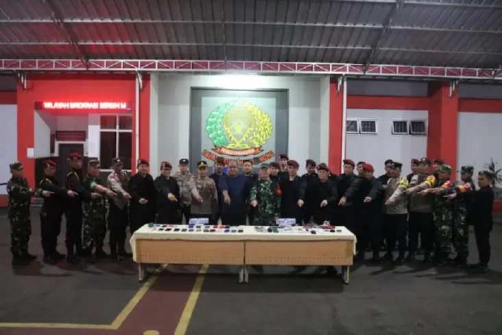 Aparat Gabungan Geledah...