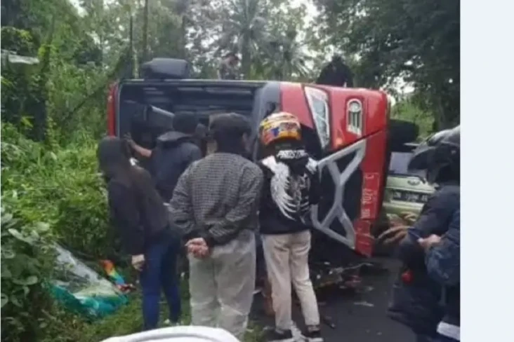 Bus Membawa Jemaat GMIM...