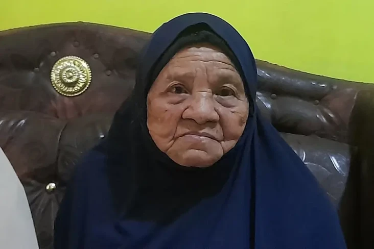 Berusia 100 Tahun, Oma...