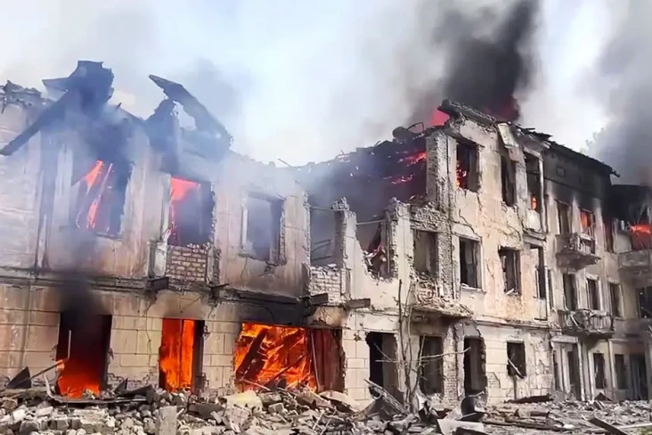 Serangan Rusia Hantam...