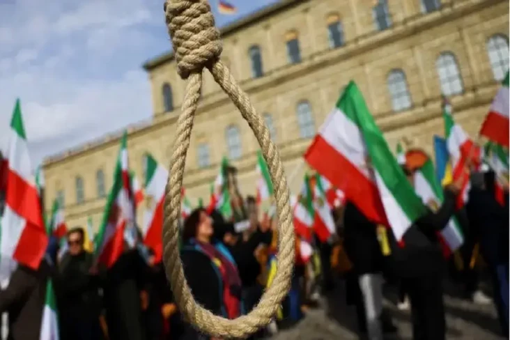 Otoritas Iran Gantung...