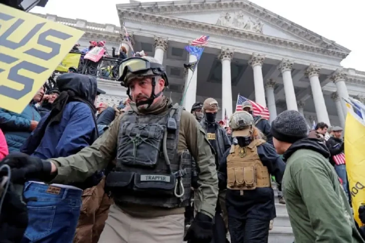 6 Fakta Oath Keepers,...