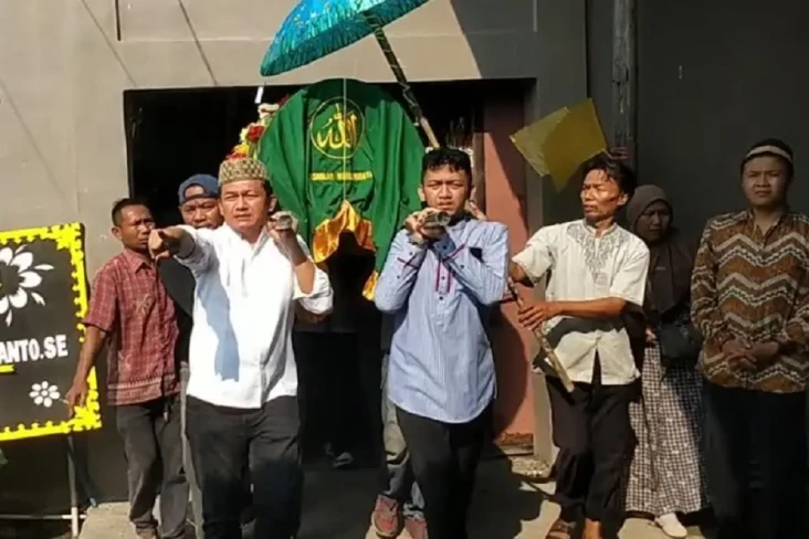 Ibu Kandung Anggota...