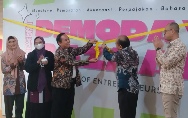 Mahasiswa Vokasi Unair...