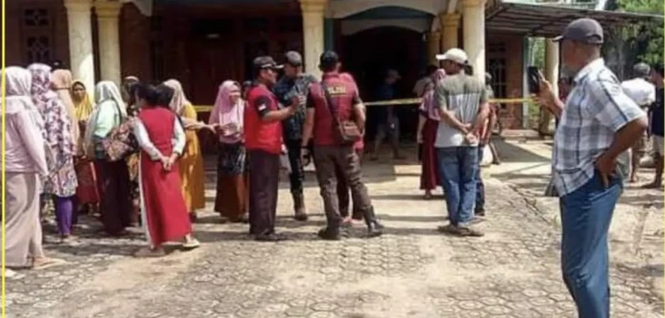 Karim Tewas dengan Tangan...