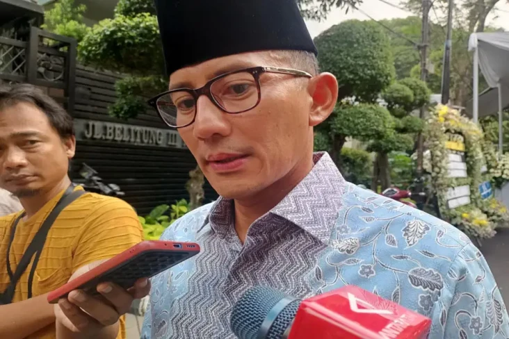 Sandi Umumkan Gabung...