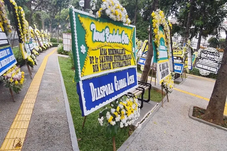 Jenazah Sarwono Kusumaatmadja...