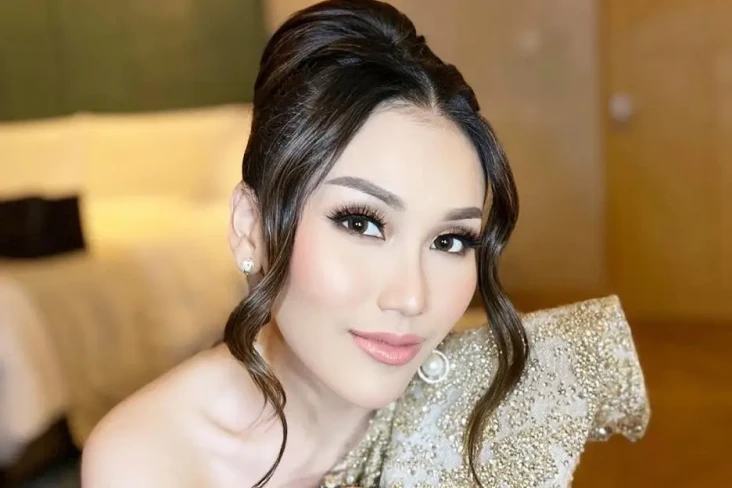 Ayu Ting Ting Gelar...