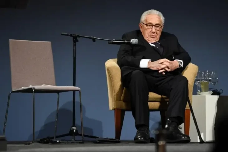 Eks Menlu AS Kissinger:...
