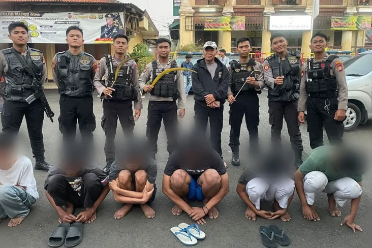 Polisi Bubarkan Tawuran...