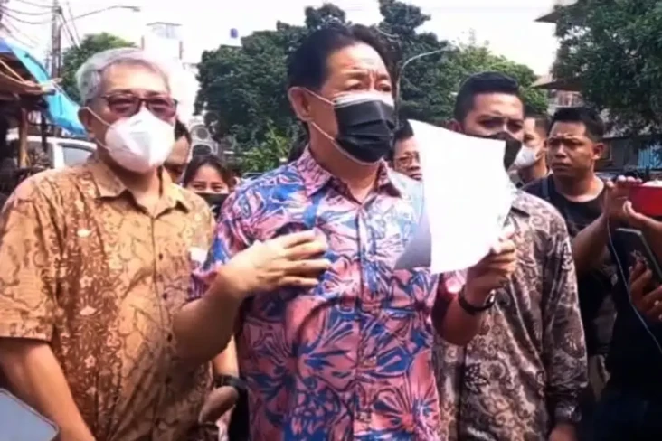 Tuntut Balik Ketua RT,...