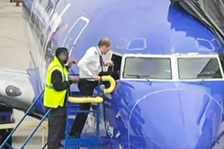 Terkunci, Seorang Pilot...
