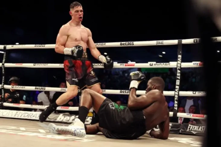 Chris Billam-Smith Jatuhkan...