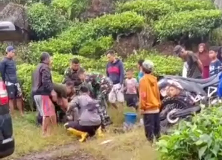 Helikopter Jatuh dan...