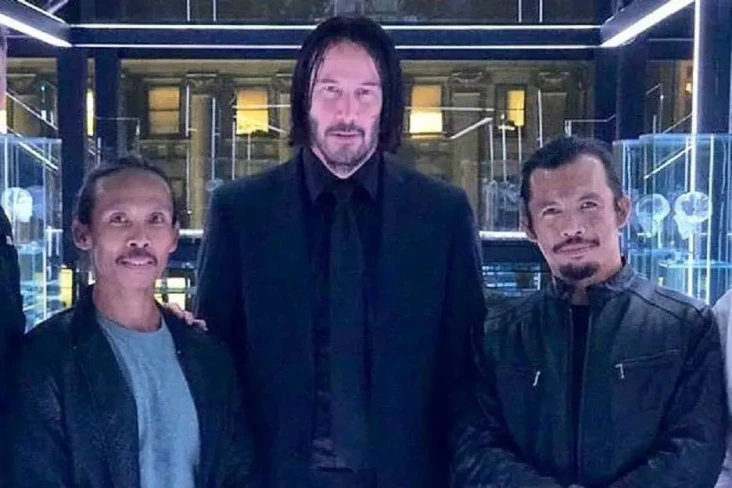 8 Film Barat yang Selipkan...