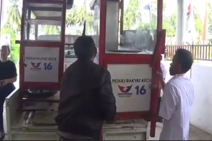 Terima Bantuan Gerobak...