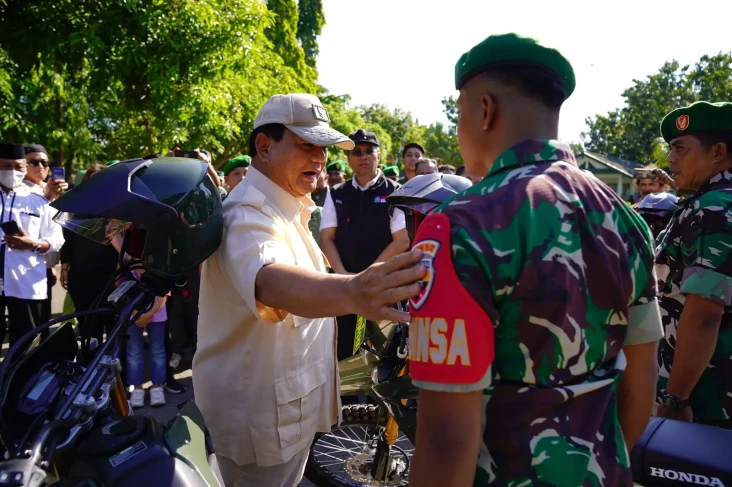 Prabowo Serahkan 40...