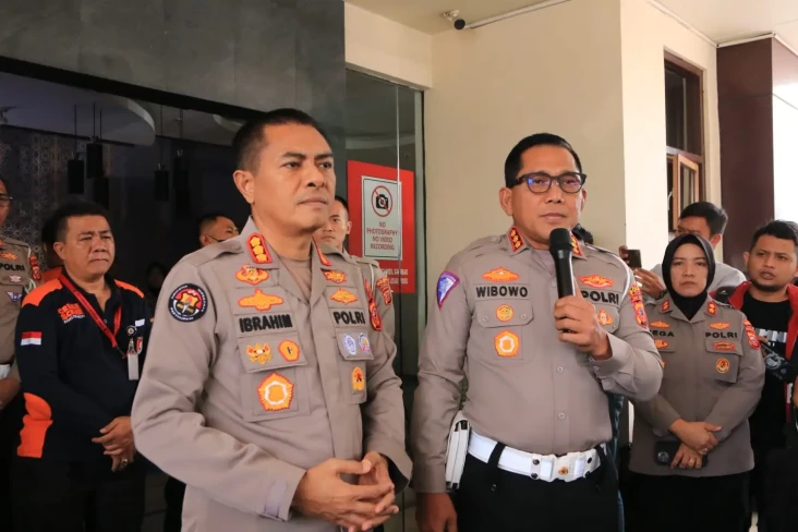 Pengendara Moge Tabrak...