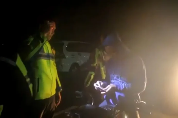 Polres OKU Timur Gerebek...