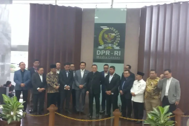 8 Fraksi DPR Satu Suara...