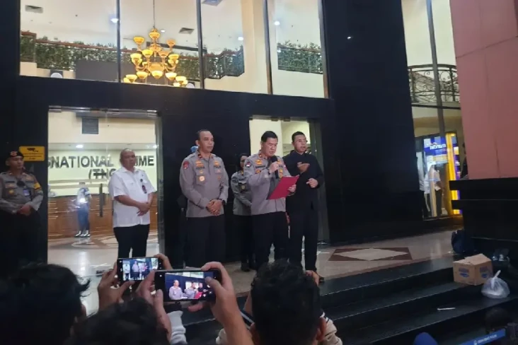 Polri Resmi Berhentikan...