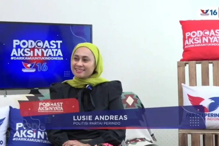 Tak Melulu Urus Keluarga,...