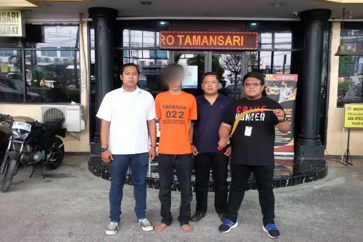 Ancam Korban Pakai Celurit...