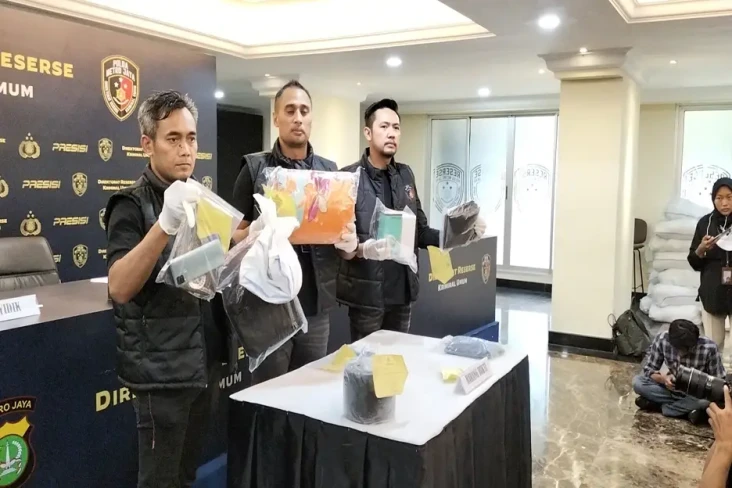 2 Tersangka Pembunuhan...