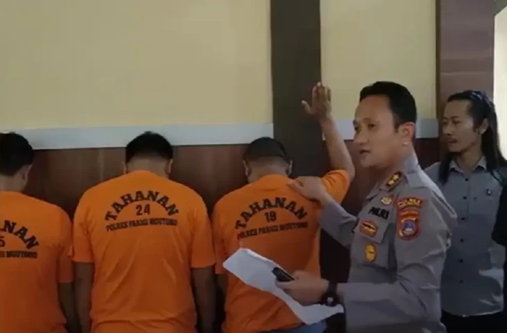 Keji! 10 Pria Setubuhi...