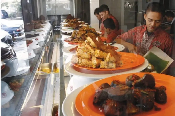 6 Fakta Unik Nasi Padang,...