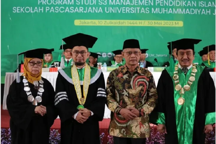 UAH Raih Gelar Doktor...