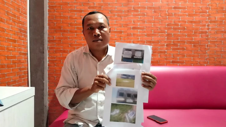 Kantor dan Bendera Partai...