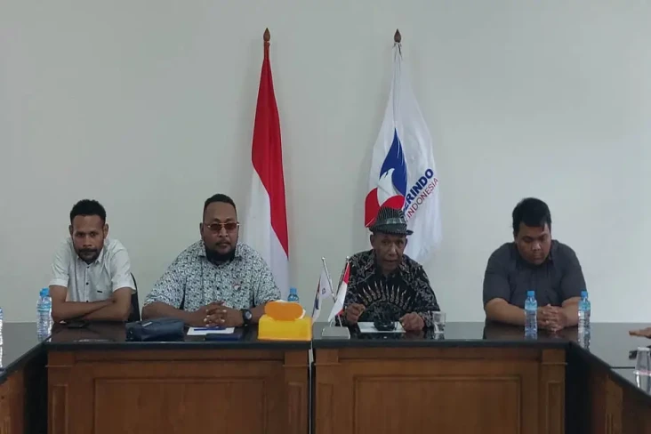 Tokoh Adat Biak Dukung...