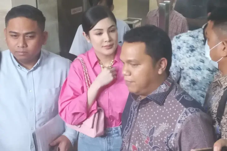 Nindy Ayunda Dicecar...