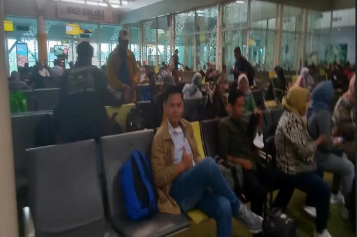 Bandara Sultan Thaha...