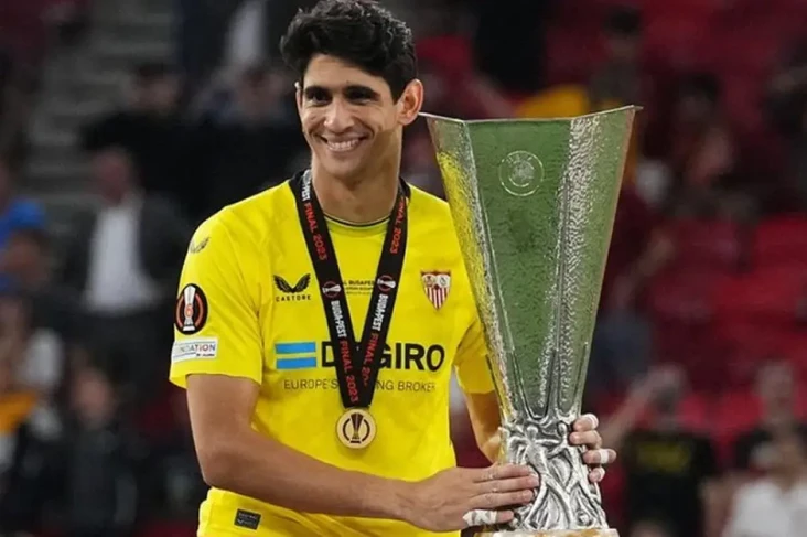 Profil Yassine Bounou,...