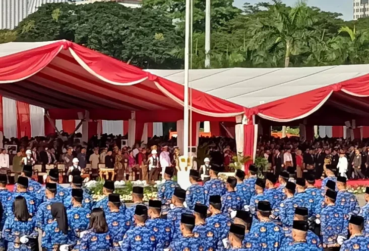 Jokowi Tiba di Monas,...