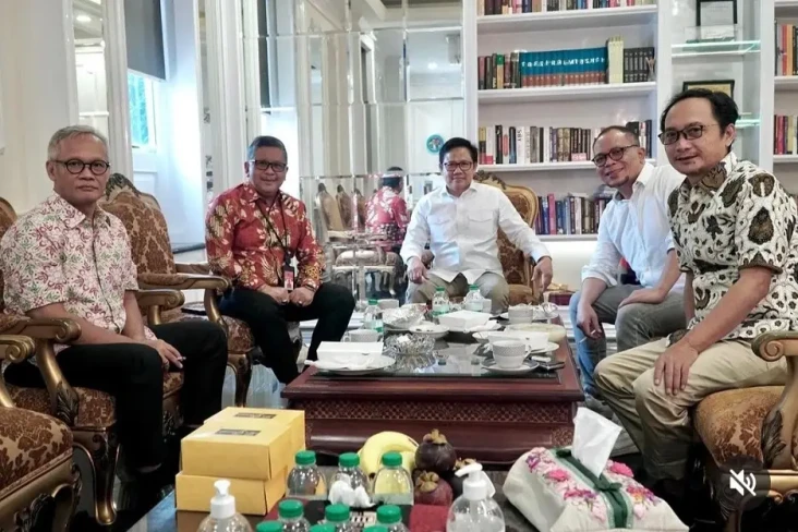 Sekjen PDIP Temui Cak...