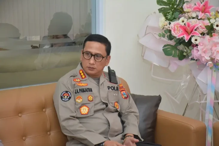 Aniaya Warga di Masjid,...