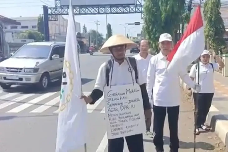 2 Petani Jalan Kaki...