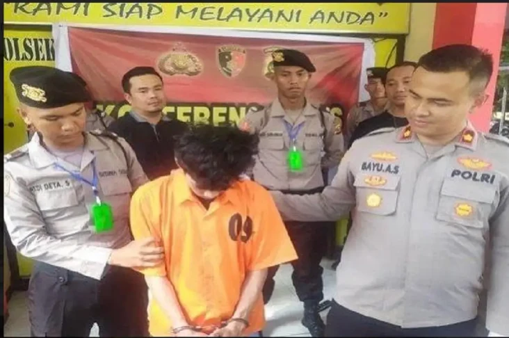 Terbakar Cemburu! Pemuda...