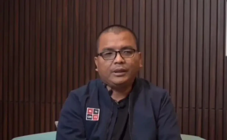 Denny Indrayana Makin...