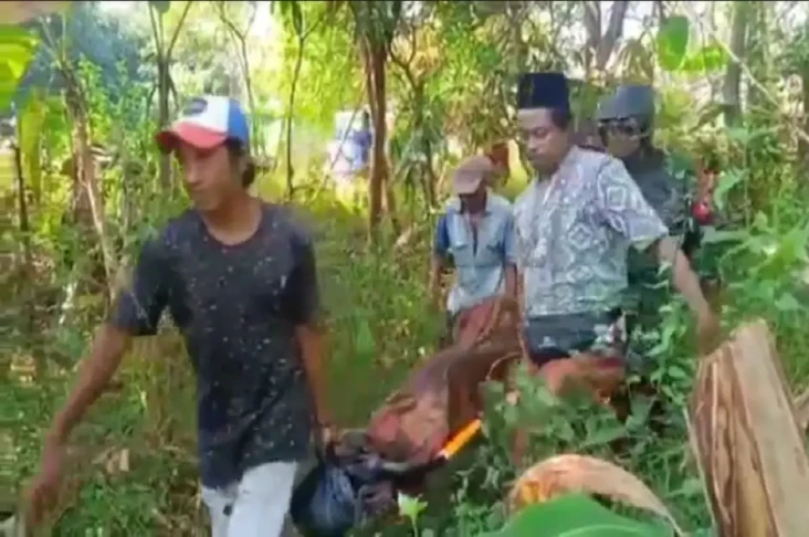 Terjun ke Sumur Tetangga,...