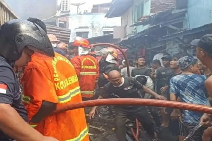 Kawasan Padat Penduduk...