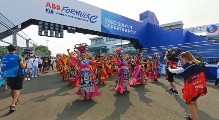 Tarian Kreasi Betawi...