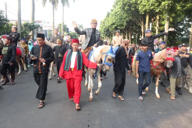 Pawai Budaya Hari Jadi...