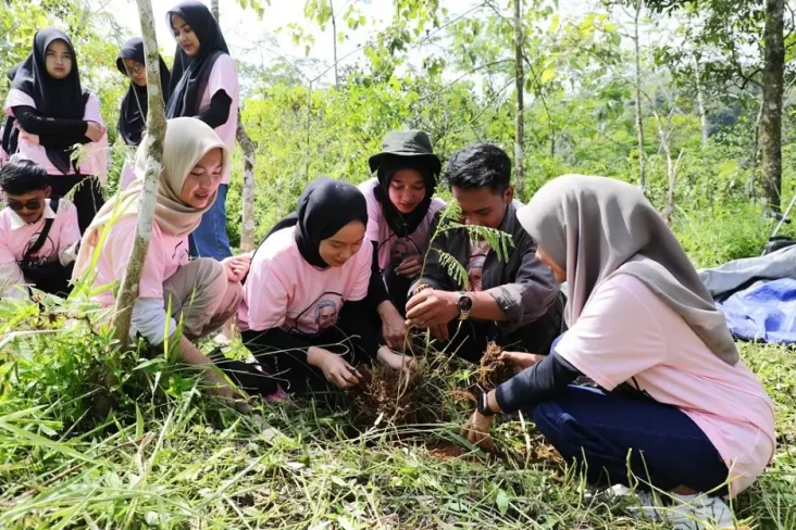 Kampanyekan Ekofeminisme,...