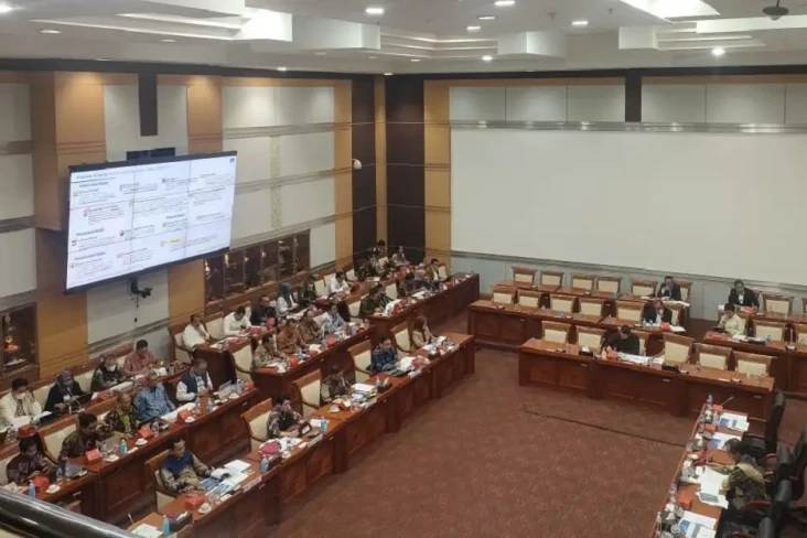 Rapat Perdana di DPR...