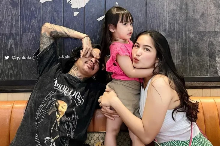 Anak Young Lex Dibawa...